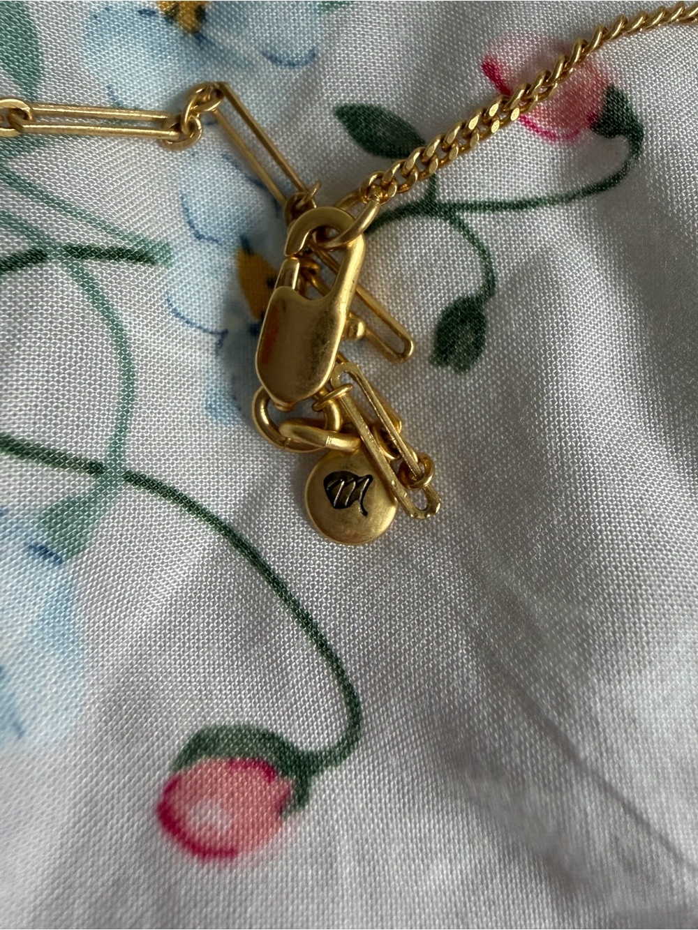 Madewell Gold Shell Pendant Necklace - Picture 5 of 8
